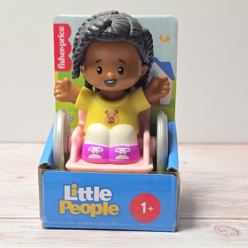 Fisher-Price Little People Wheelchair Girl Yellow Shirt Figure 1+ 2021 JFC22